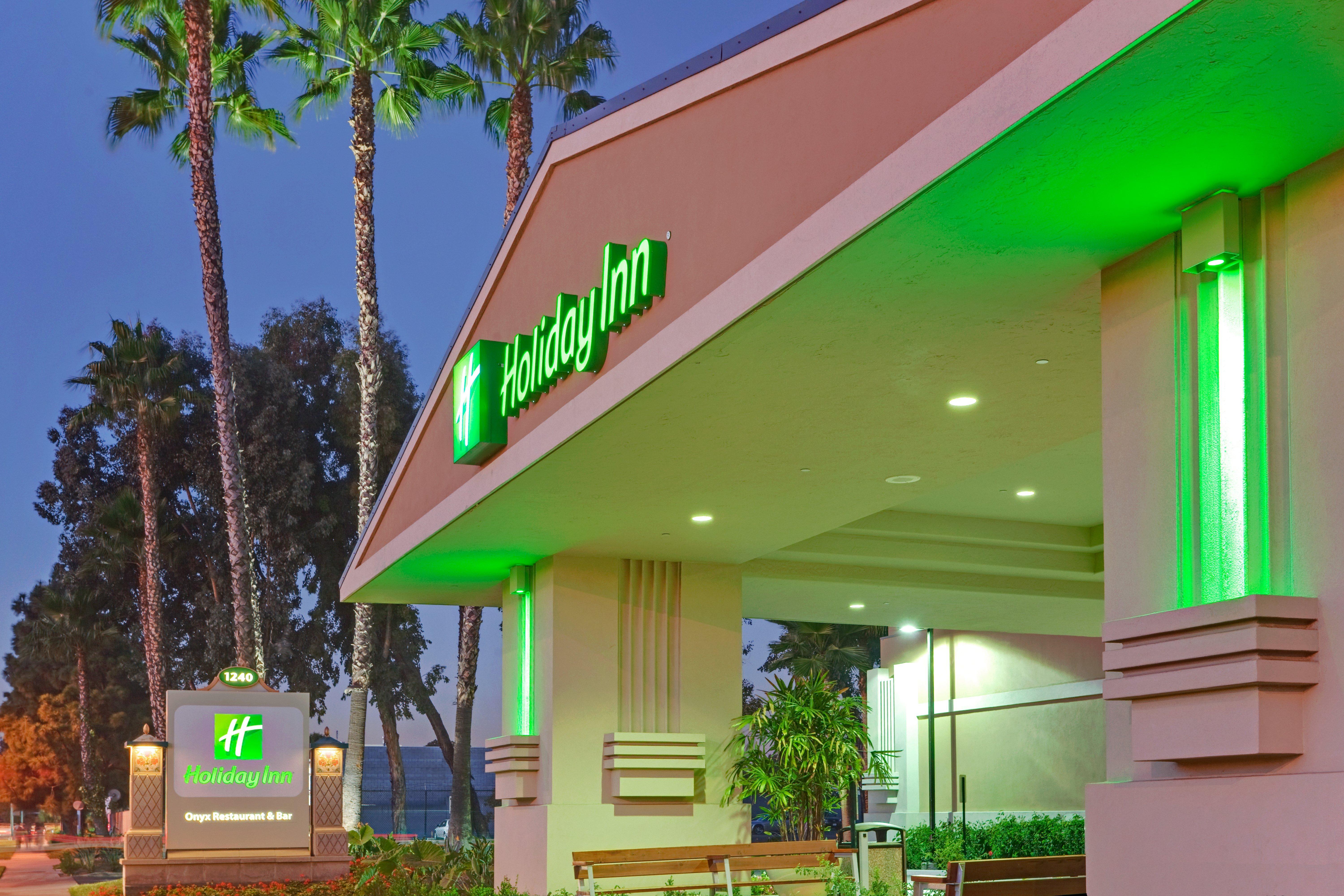 Holiday Inn Hotel & Suites Anaheim By Ihg Exterior foto