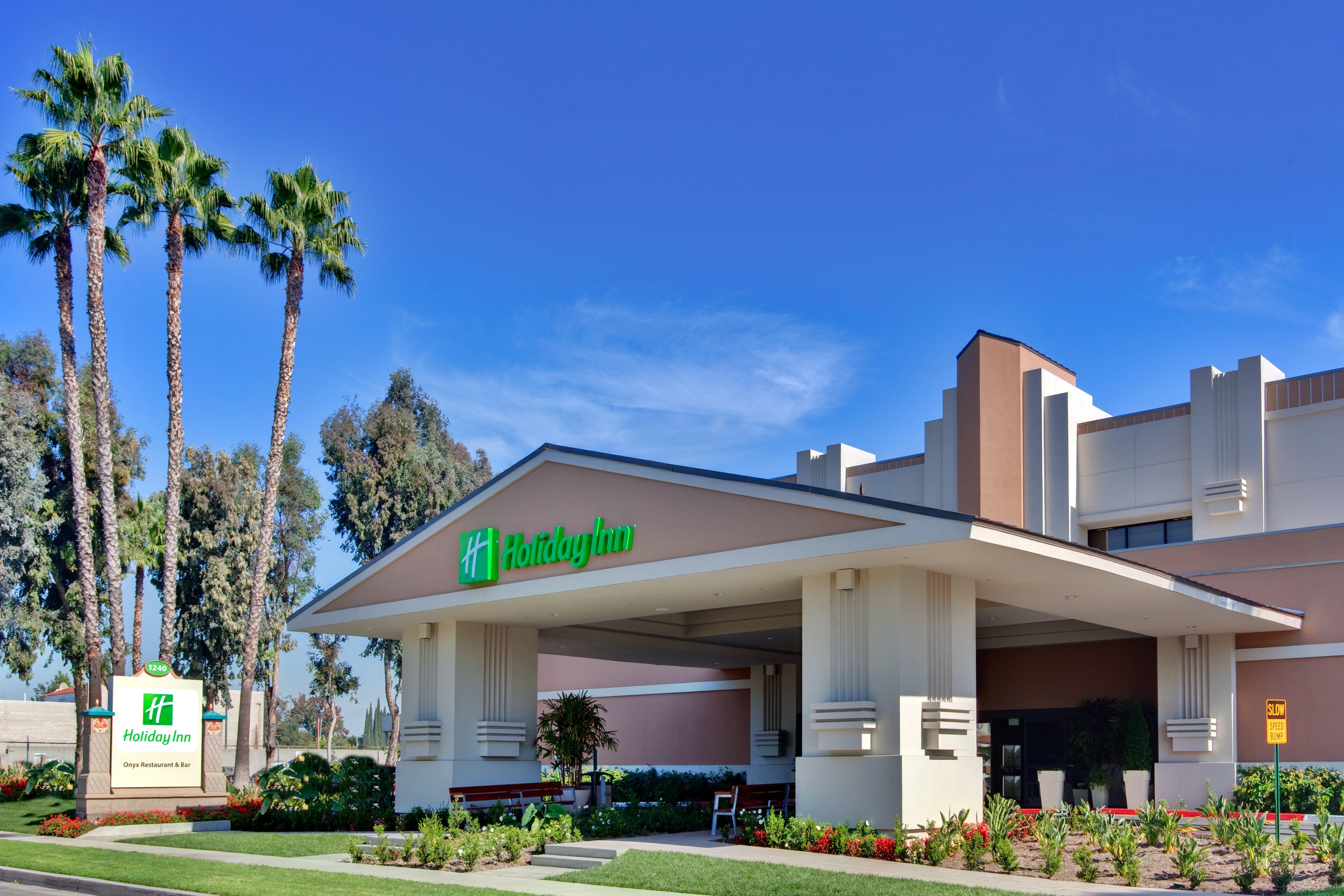 Holiday Inn Hotel & Suites Anaheim By Ihg Exterior foto