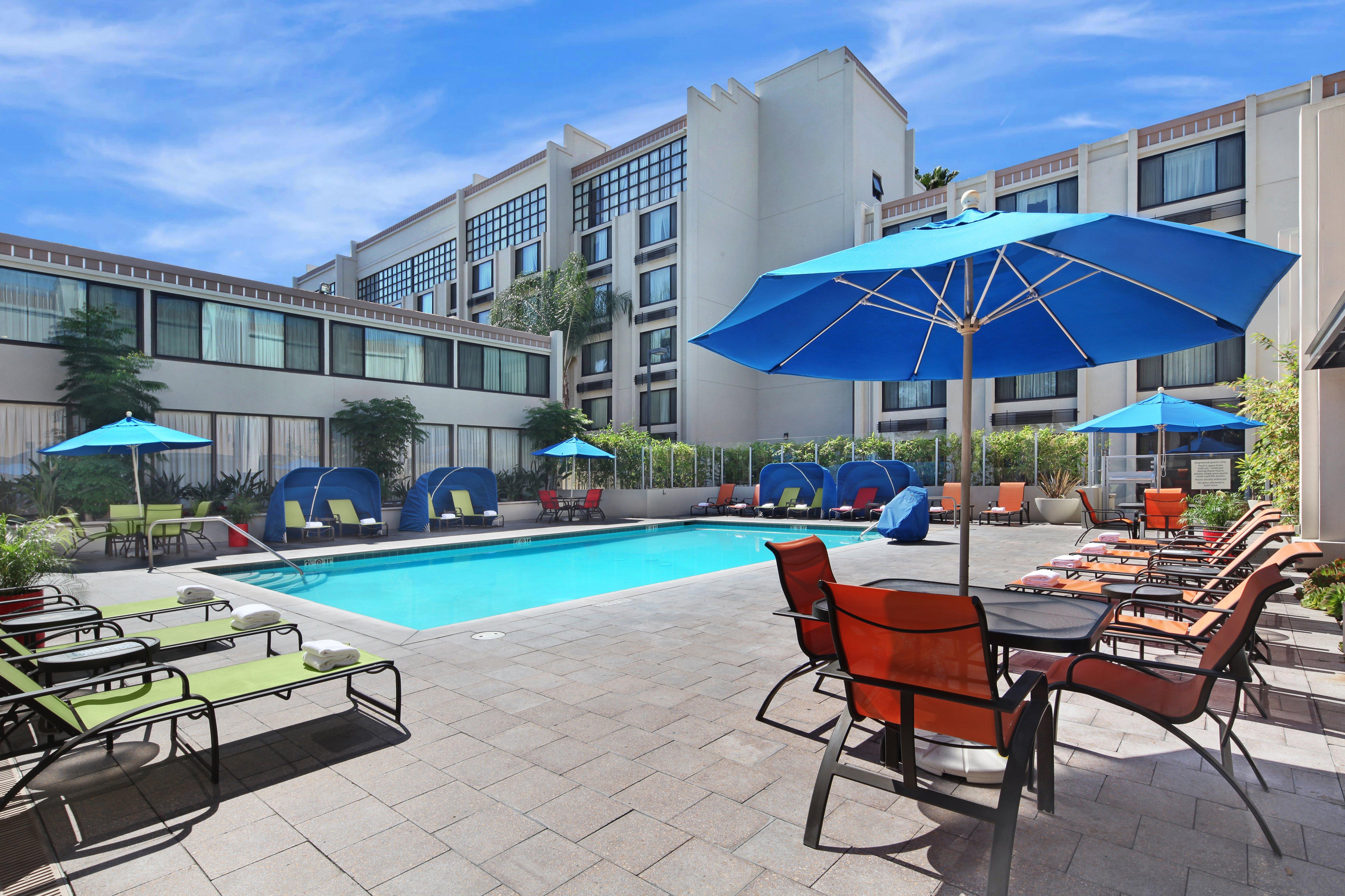 Holiday Inn Hotel & Suites Anaheim By Ihg Exterior foto