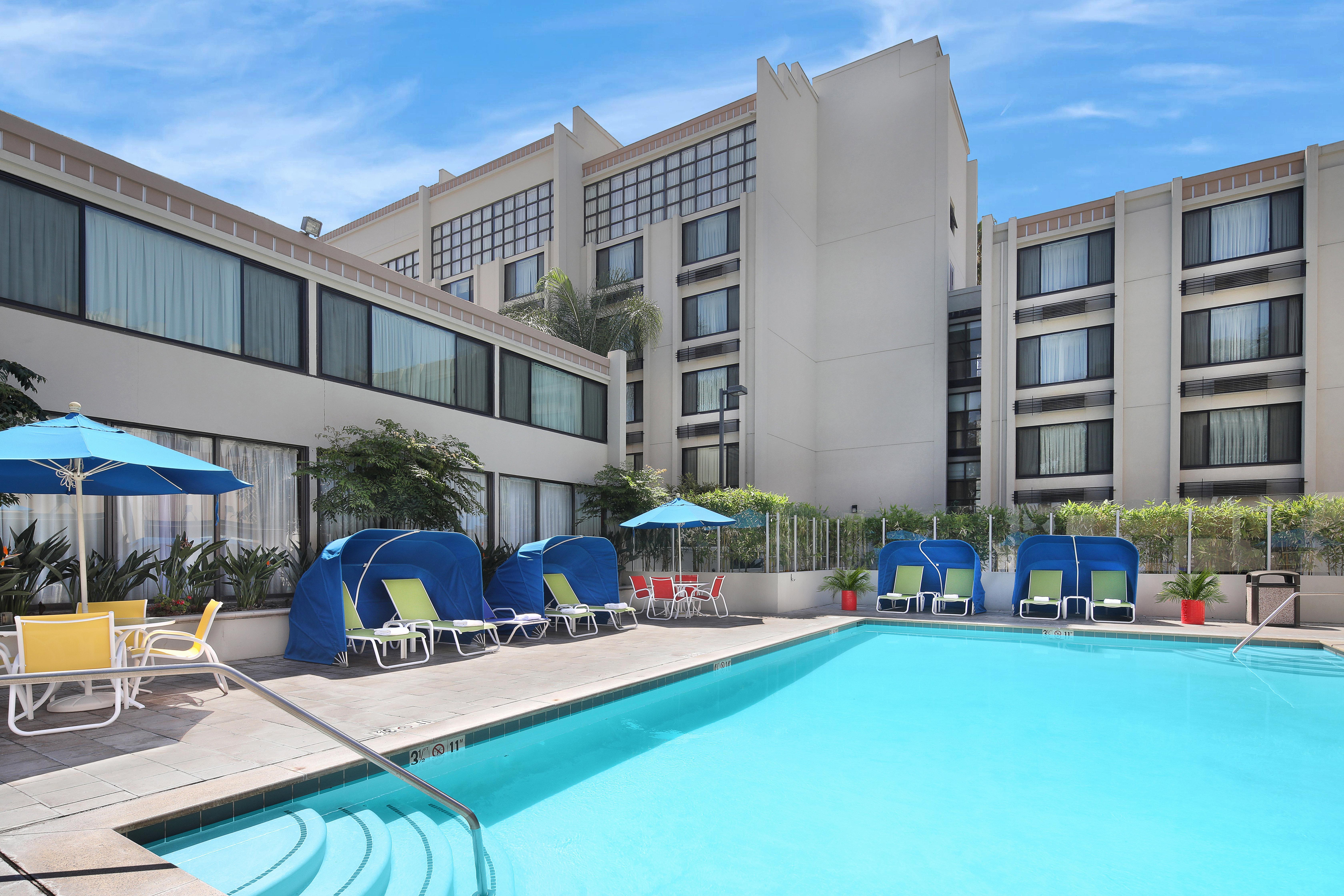 Holiday Inn Hotel & Suites Anaheim By Ihg Exterior foto