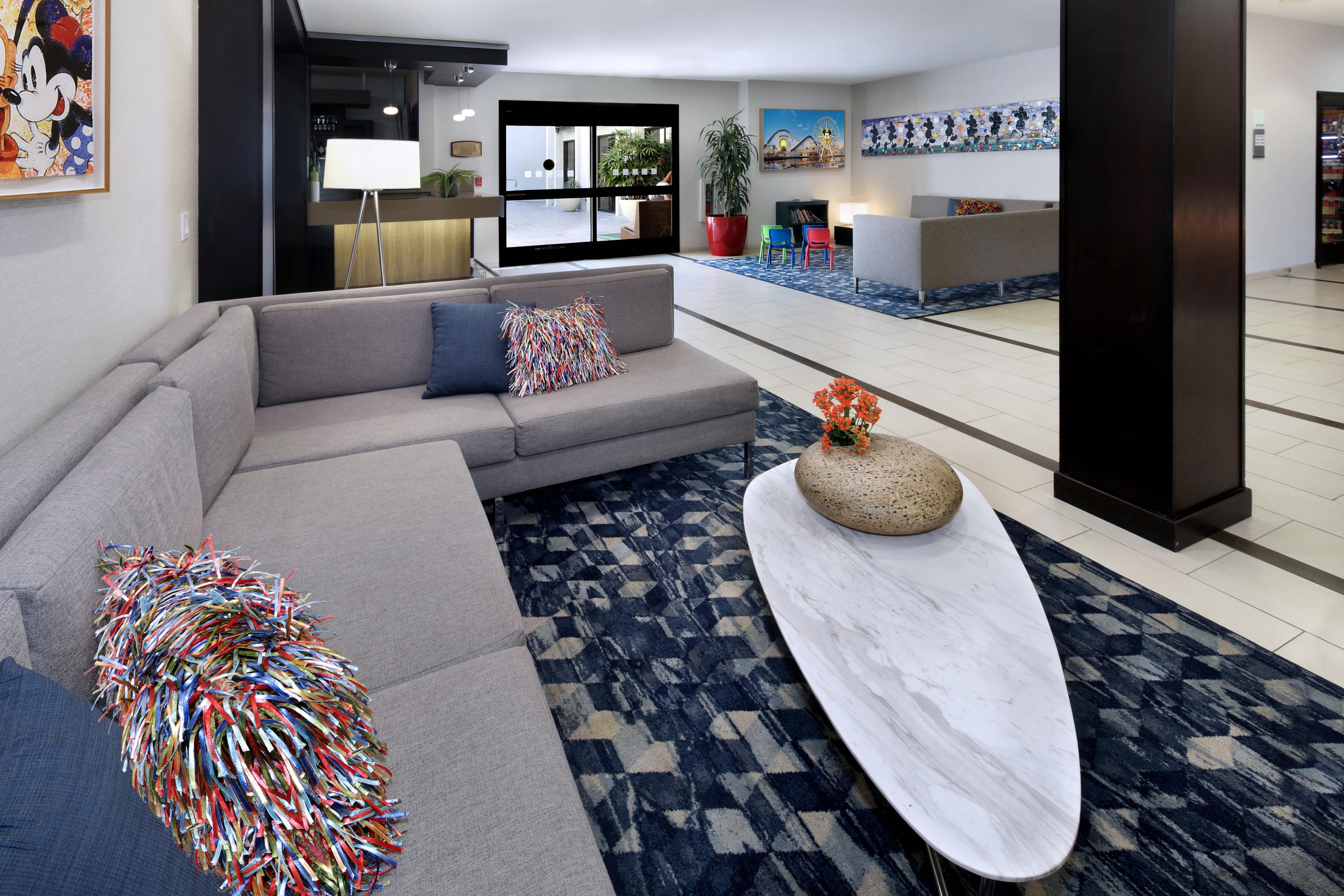 Holiday Inn Hotel & Suites Anaheim By Ihg Exterior foto
