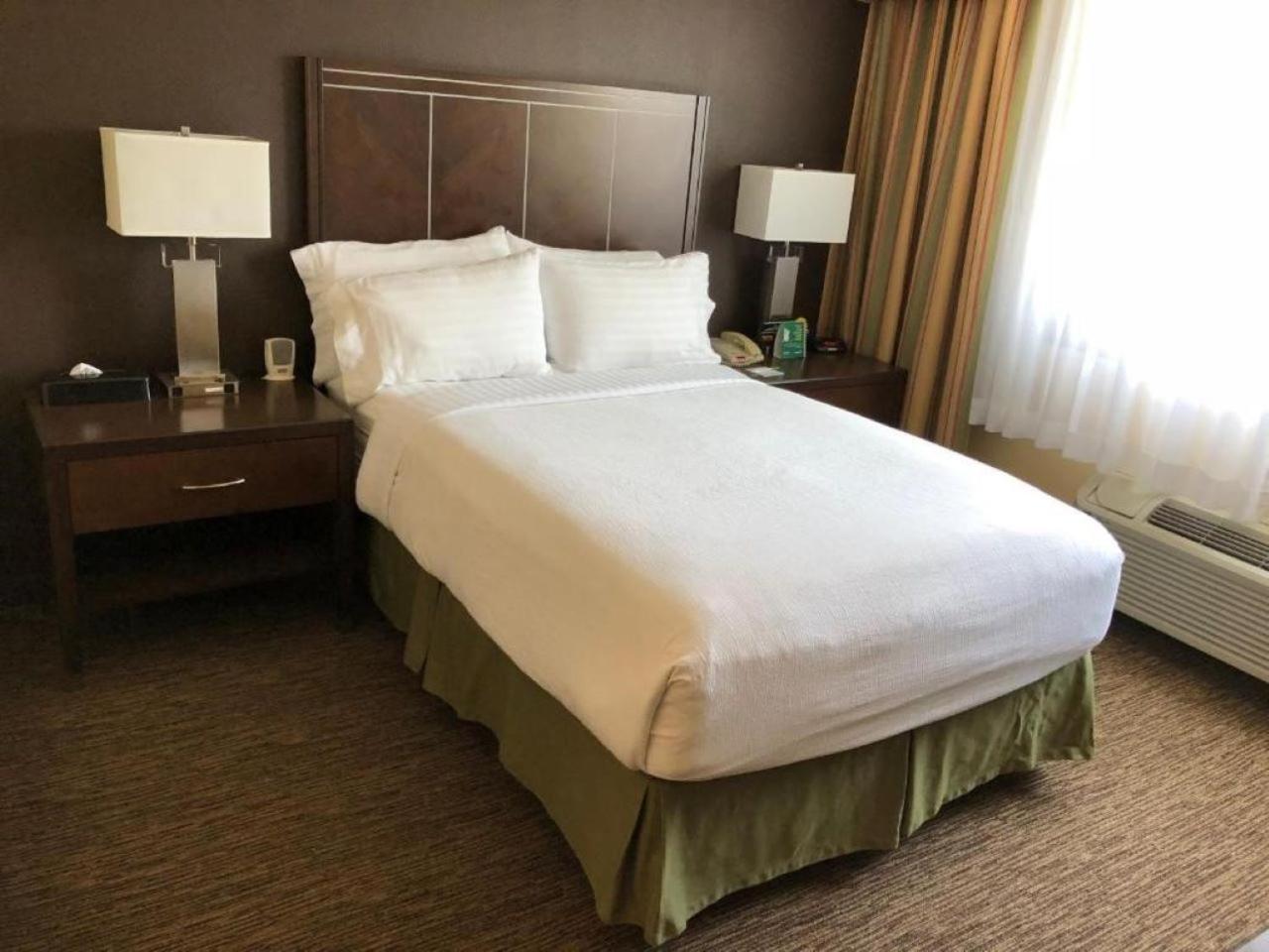 Holiday Inn Hotel & Suites Anaheim By Ihg Exterior foto
