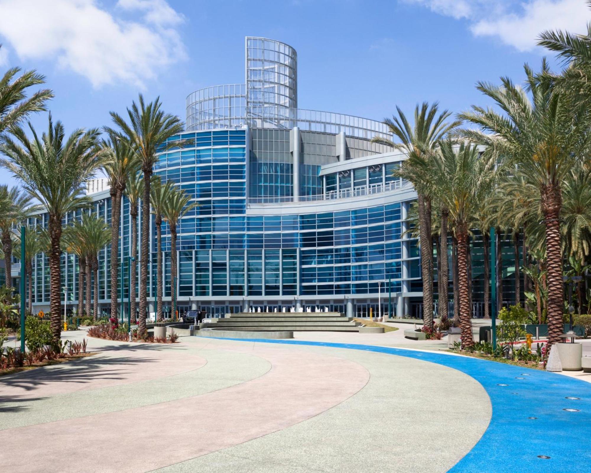 Holiday Inn Hotel & Suites Anaheim By Ihg Exterior foto