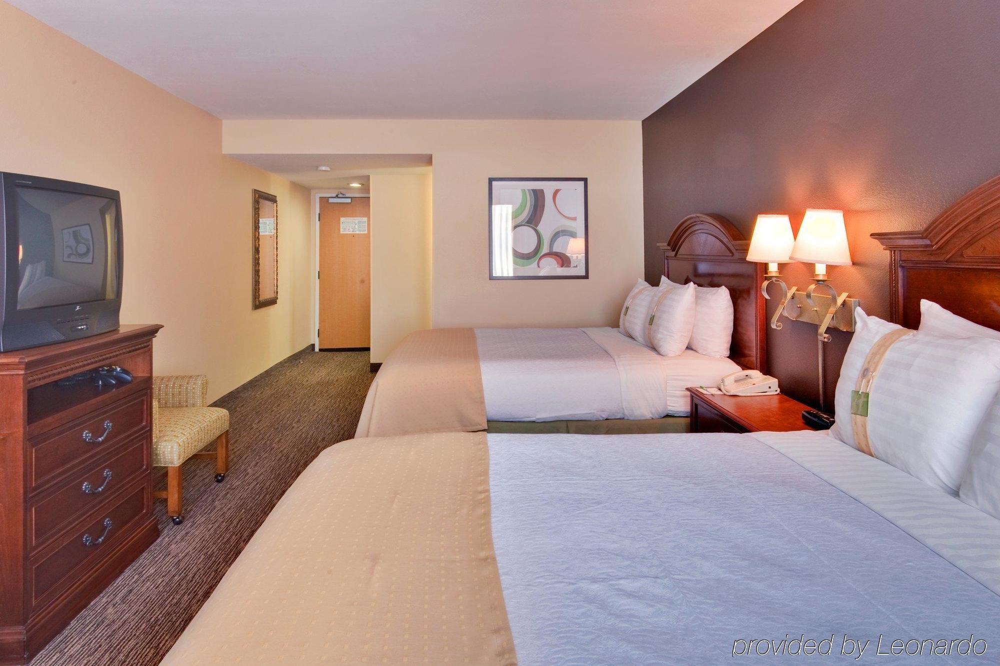 Holiday Inn Hotel & Suites Anaheim By Ihg Exterior foto