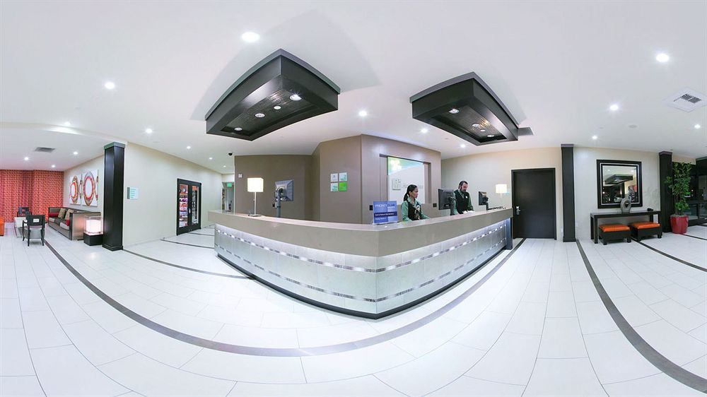 Holiday Inn Hotel & Suites Anaheim By Ihg Exterior foto