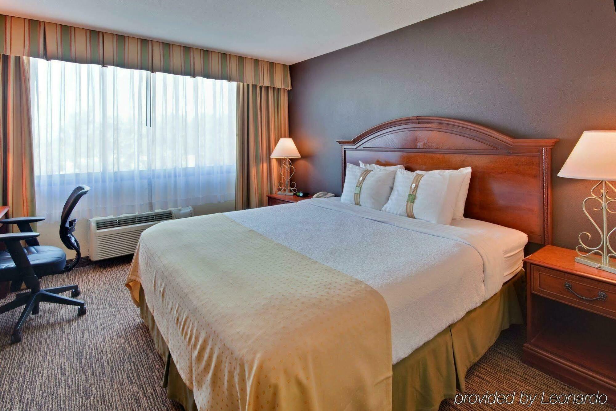 Holiday Inn Hotel & Suites Anaheim By Ihg Exterior foto